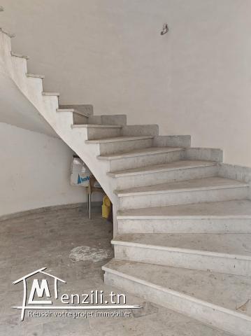 Villa de luxe quartier chic situer à Manouba cité el yosr station metro slimane kahia