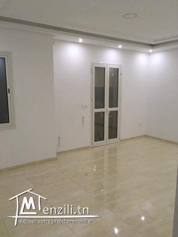 Villa de luxe quartier chic situer à Manouba cité el yosr station metro slimane kahia