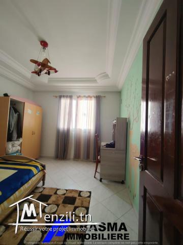 Un étage de villa s+4 à vendre située à chatt mariem