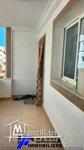 Un étage de villa s+4 à vendre située à chatt mariem