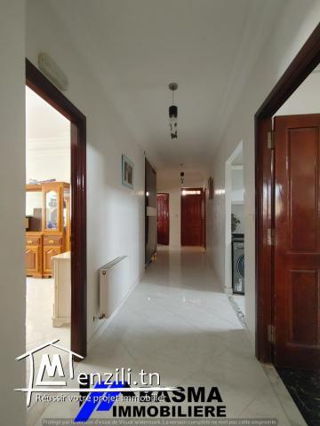 Un étage de villa s+4 à vendre située à chatt mariem