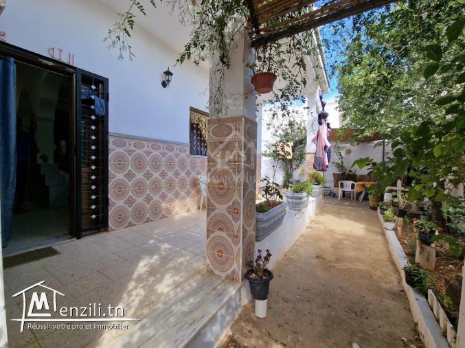 une maison sur un terrain de 200 m²