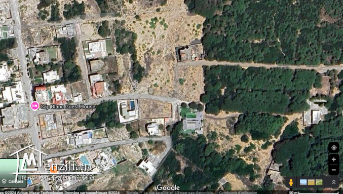 terrain de 1500m2 avec très beau vu sur la mer et la montagne