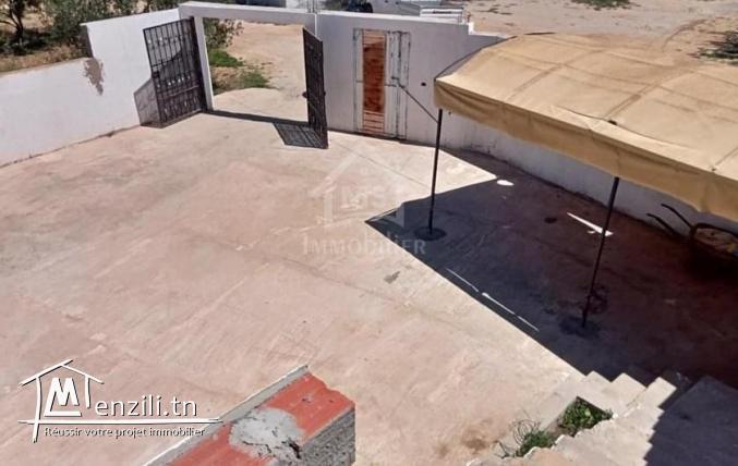 Maison avec étage inachevé et garage à Hammamet Sud à vendre 51355351