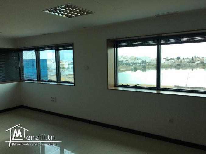 A louer un espace à usage du bureau 230m² , LAC 3