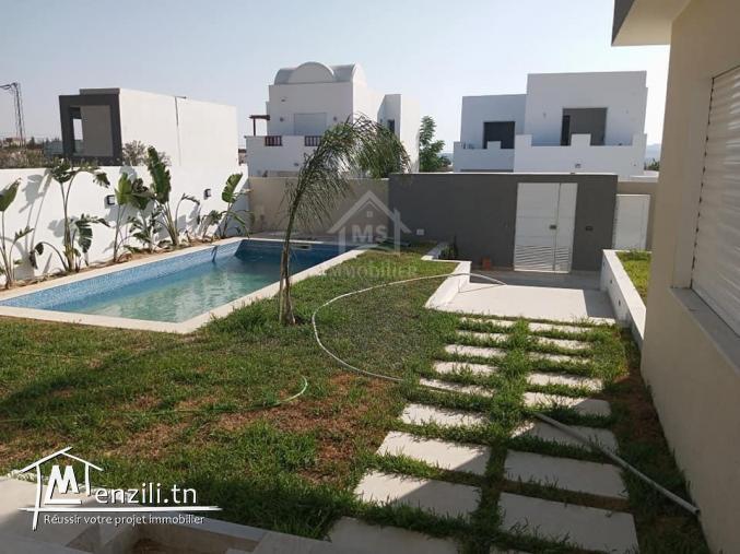 Une villa toute neuve avec piscine à vendre 300 m²