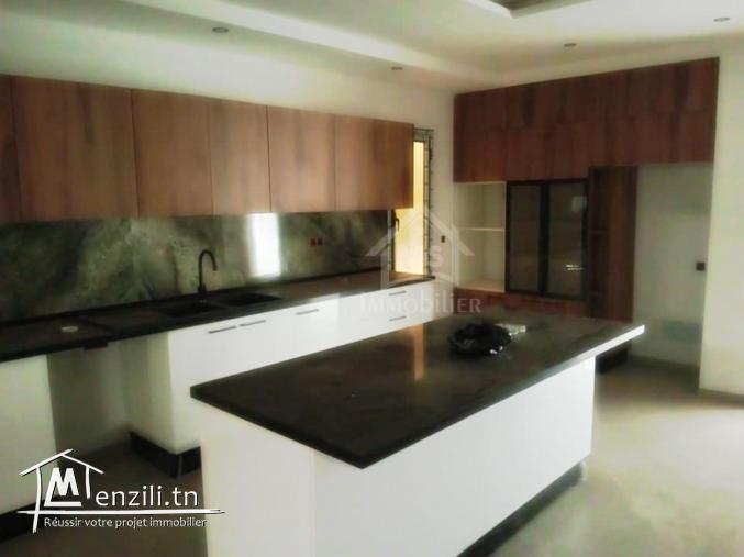 Une villa toute neuve avec piscine à vendre 300 m²