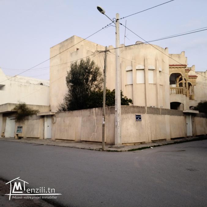 Maison familiale à vendre dans un quartier calme