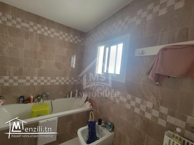 Un étage de villa S+3  vue de mer à vendre à Korba 51355351