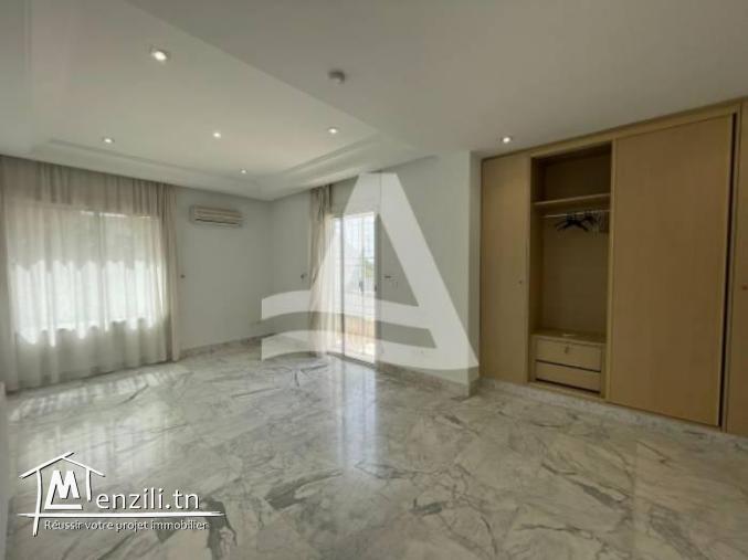 Location d'une villa de type S5 à Gammarth