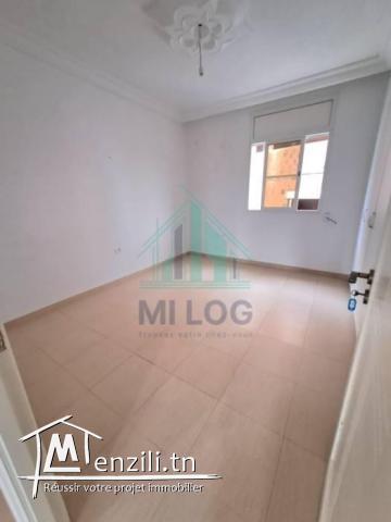 Un Hall3 de  115 m² à Zahra