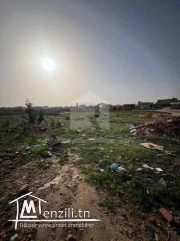 A VENDRE un terrain situé à cité Erriadh 5 prés Salle de féte mdimagh
