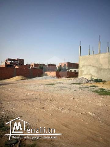 A VENDRE un terrain situé à cité Erriadh 5 prés Salle de féte mdimagh