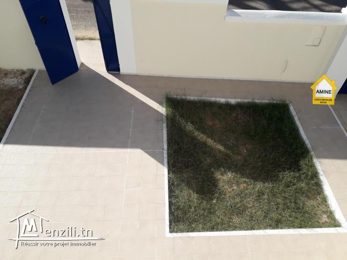 A vendre grande villa proche centre ville Midoun ZU
