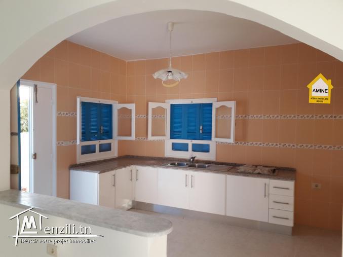 A vendre grande villa proche centre ville Midoun ZU