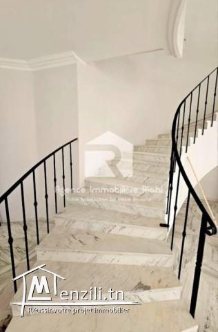 A LOUER ( Annuelle ) une villa S4 avec piscine situé à Chatt Meriem Sousse
