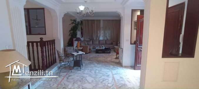 villa luxueux avec piscine à Ennasr 2