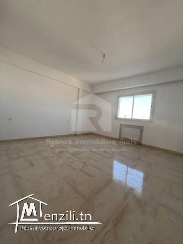 A VENDRE un appartement S3 situé à cité Erriadh