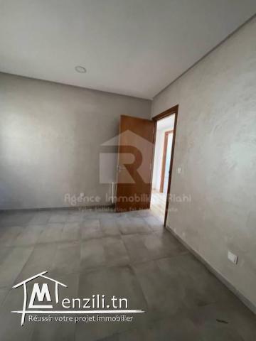 A VENDRE un appartement S3 situé à cité Erriadh