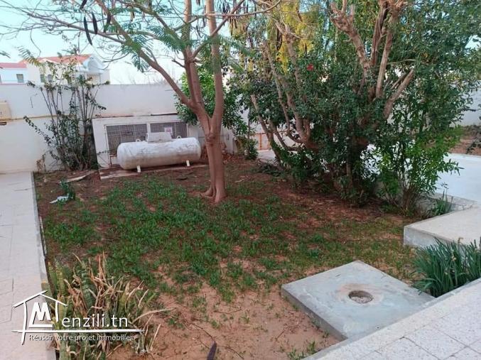 Jolie villa tres bien orientée