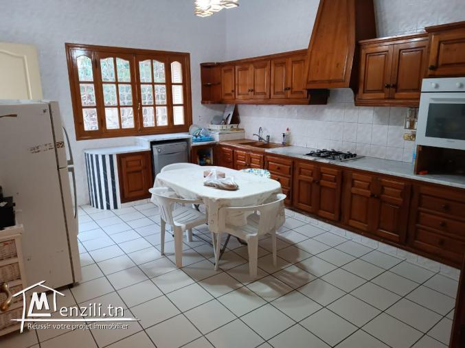 Jolie villa tres bien orientée