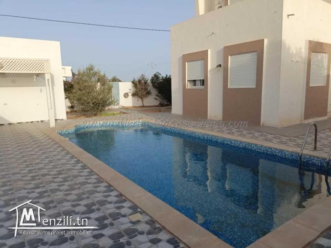 Jolie Villa Avec Piscine A Vendre À Houmt Souk
