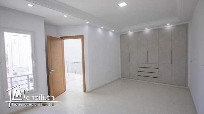 Agréable TRIPLEX Indépendant, Sans Meuble Dédié Pour La Location Long Terme