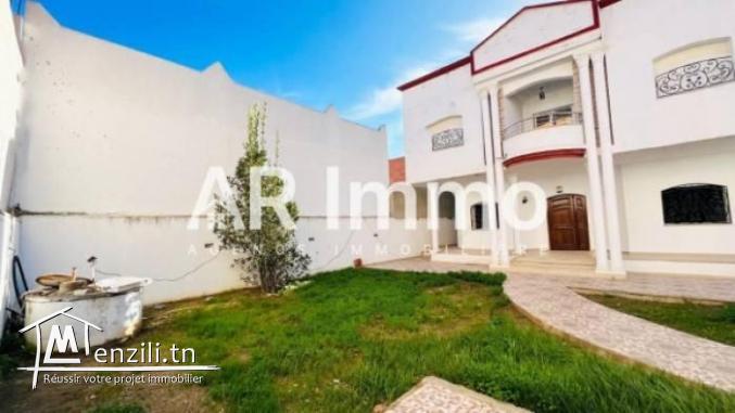 À vendre  Villa haut standing à Ras Jbal à 5 minutes de la plage