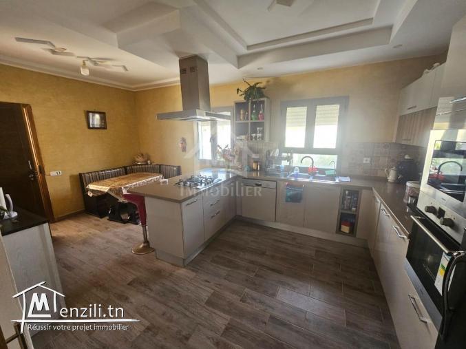 Coquette villa S+3 avec piscine et jardin à vendre 51355351