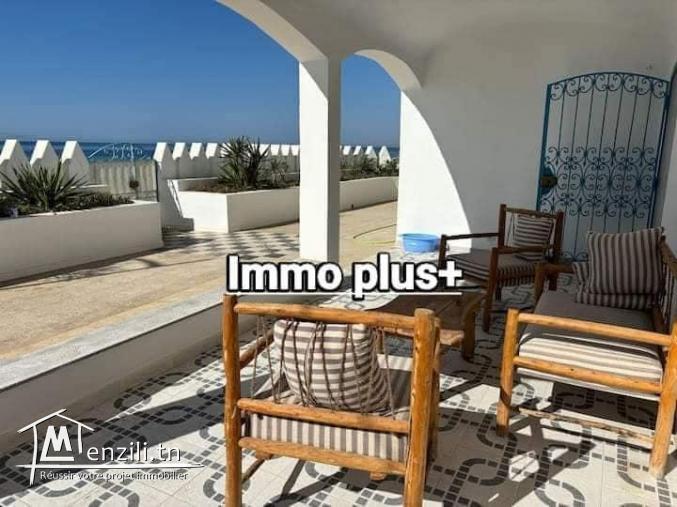 Villa à vendre pieds dans l'eau à la plage el Marsa Kélibia