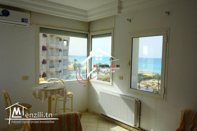 à vendre appartement s+1 vue sur mer et pied dans l’eau à corniche mahdia