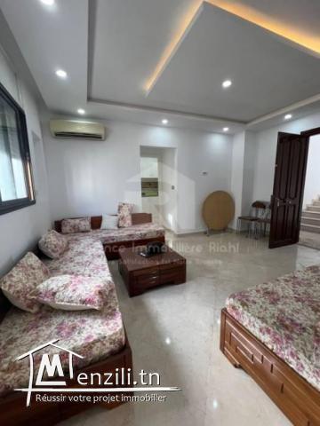 À LOUER ( Annuelle ) un appartement S1 meublé situé à Kantaoui pied dans l’eau