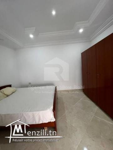À LOUER ( Annuelle ) un appartement S1 meublé situé à Kantaoui pied dans l’eau