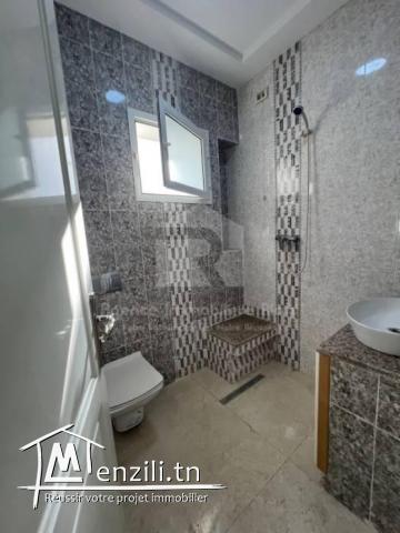 À LOUER ( Annuelle ) un appartement S1 meublé situé à Kantaoui pied dans l’eau