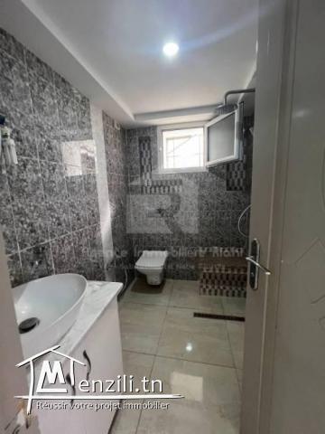 À LOUER ( Annuelle) un appartement S2 non meublé avec garage situé à Kantaoui pied dans l’eau