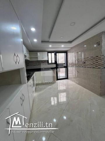 À LOUER ( Annuelle) un appartement S2 non meublé avec garage situé à Kantaoui pied dans l’eau