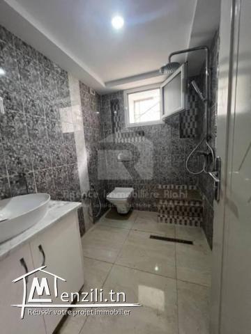 À LOUER ( Annuelle) un appartement S2 non meublé avec garage situé à Kantaoui pied dans l’eau