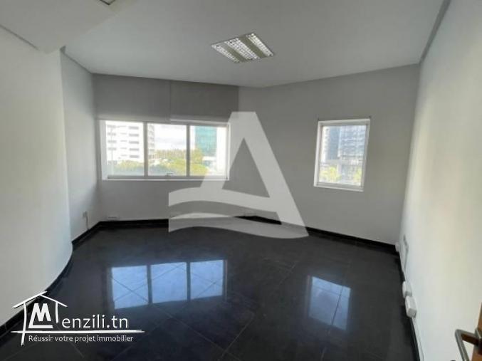 A vendre Bureau au coeur de lac 2