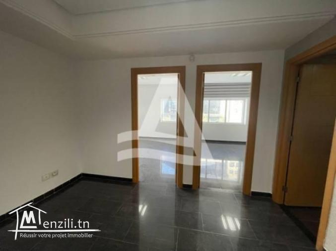 A vendre Bureau au coeur de lac 2