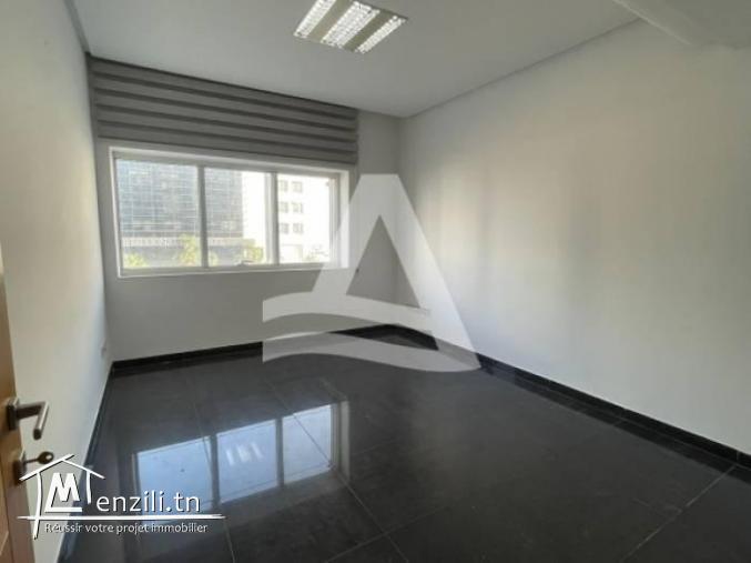 A vendre Bureau au coeur de lac 2