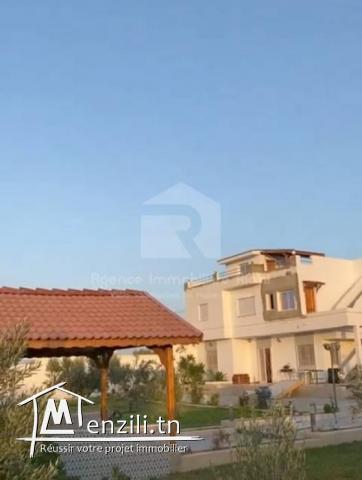 À LOUER ( Par Jour ) une maison d'hôtes S2 avec piscine situé à Chatt Meriem prés Hôtel T...