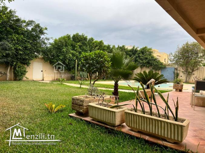 une Villa de très Haut Standing bâtie sur trois niveaux