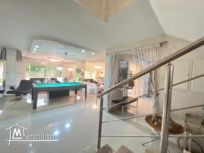 une Villa de très Haut Standing bâtie sur trois niveaux