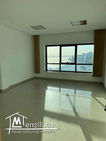 Superbe bureau 650 m² avec vue sur mer au berge du lac 1