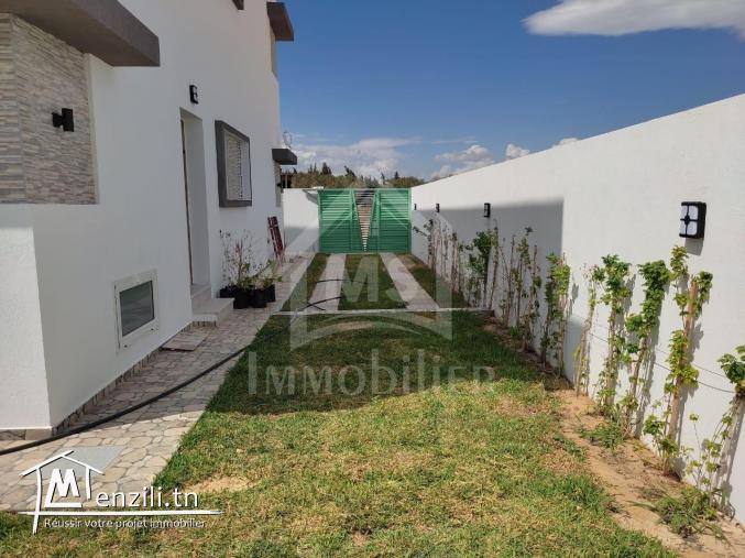 Villa S+4 toute neuve avec jardin et piscine à Hammamet Sud