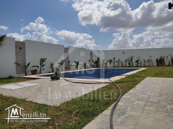Villa S+4 toute neuve avec jardin et piscine à Hammamet Sud