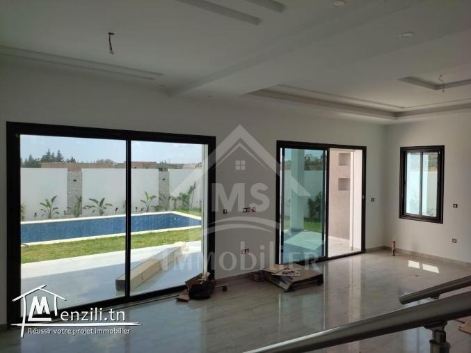 Villa S+4 toute neuve avec jardin et piscine à Hammamet Sud