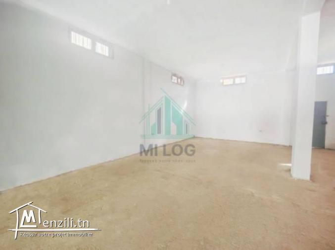 Dépôt de 150 m² à Yasminette
