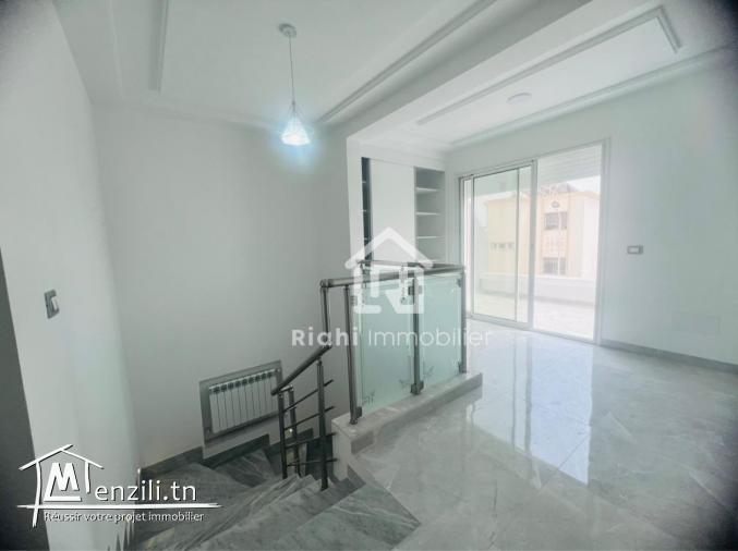 A louer villa s+4 haut standing a Rades