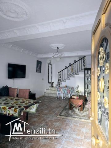 À Vendre : Superbe Villa de Style Américain sur Trois Niveaux.